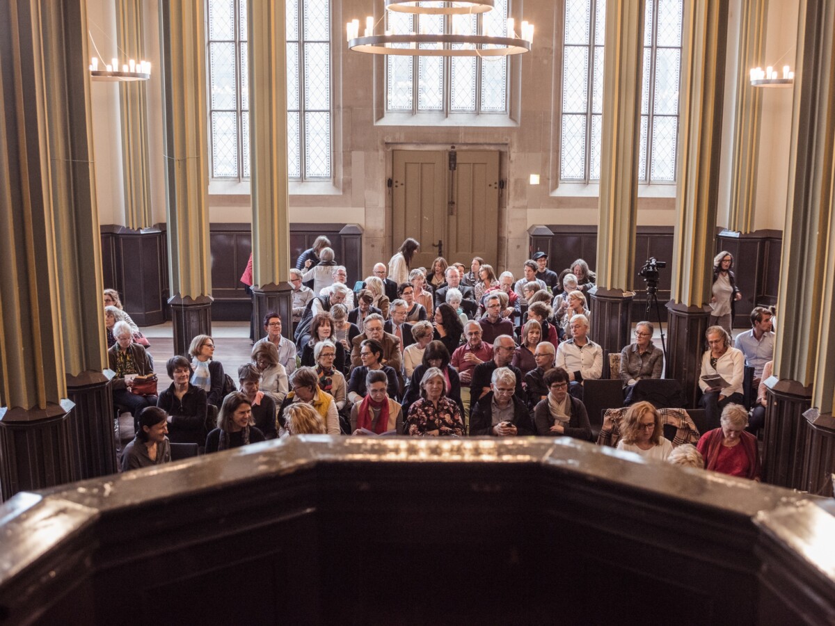 Zuhörer des Hohenegg Gesprächs im Kulturhaus Helferei