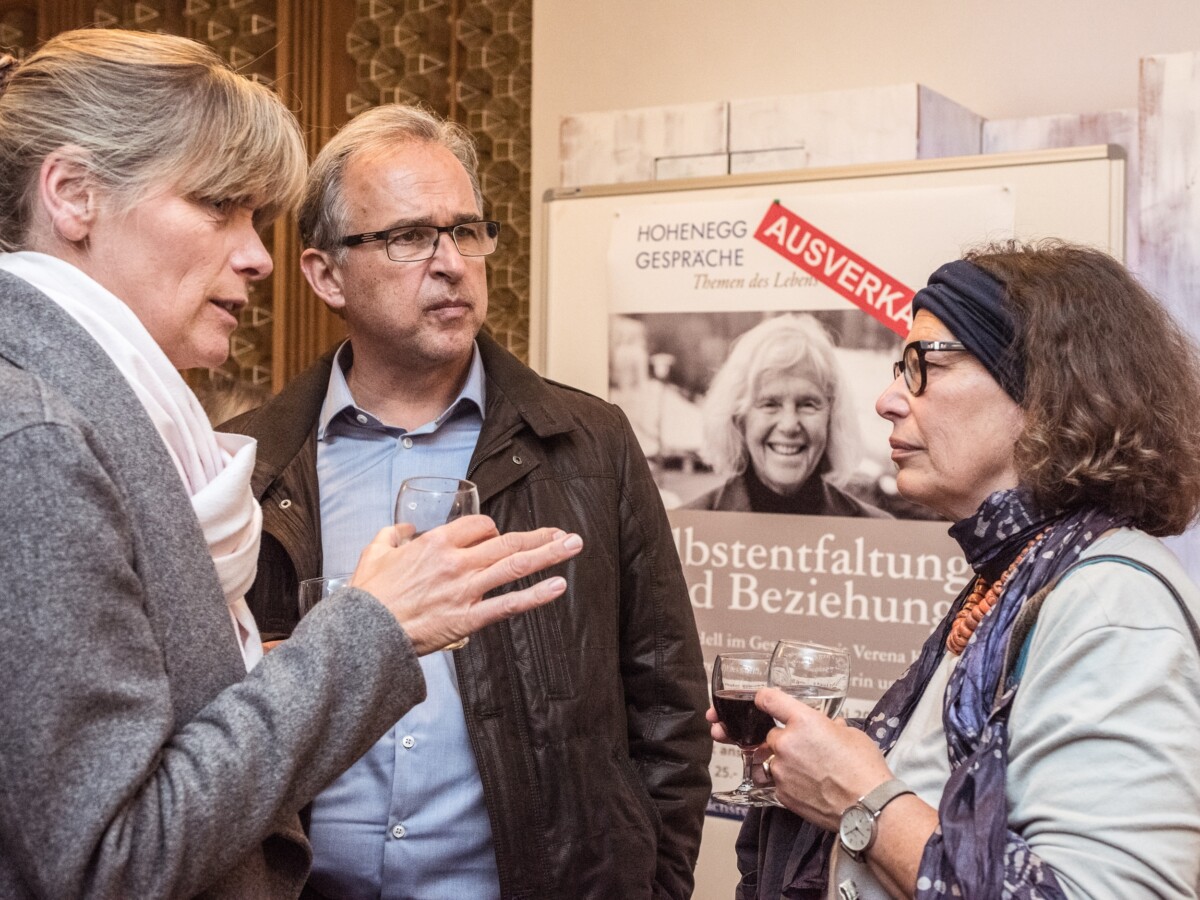 Teilnehmer des dritten Hohenegg Gesprächs beim Apéro