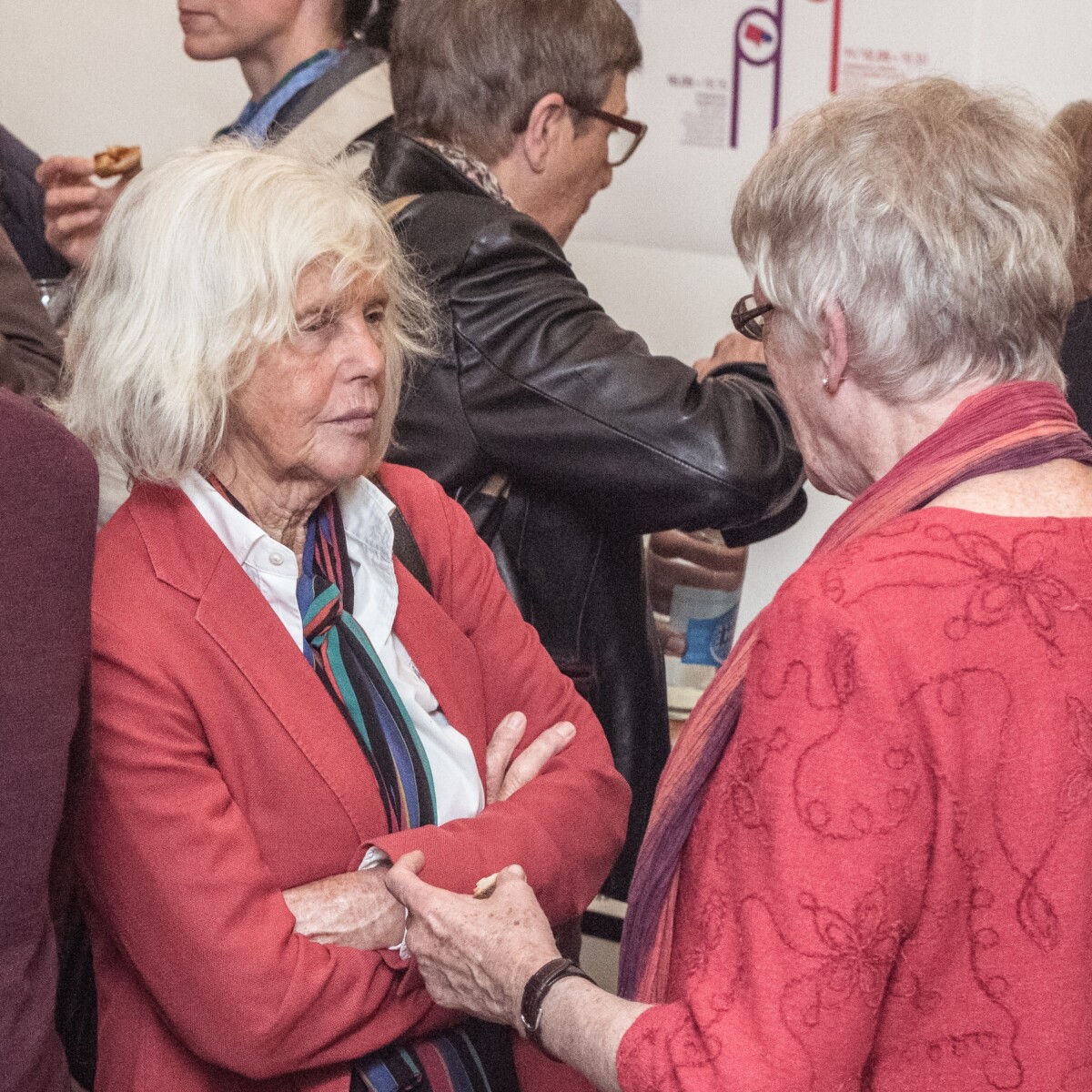 Verena Kast im Gespräch mit einer Teilnehmerin der Hohenegg Gespräche