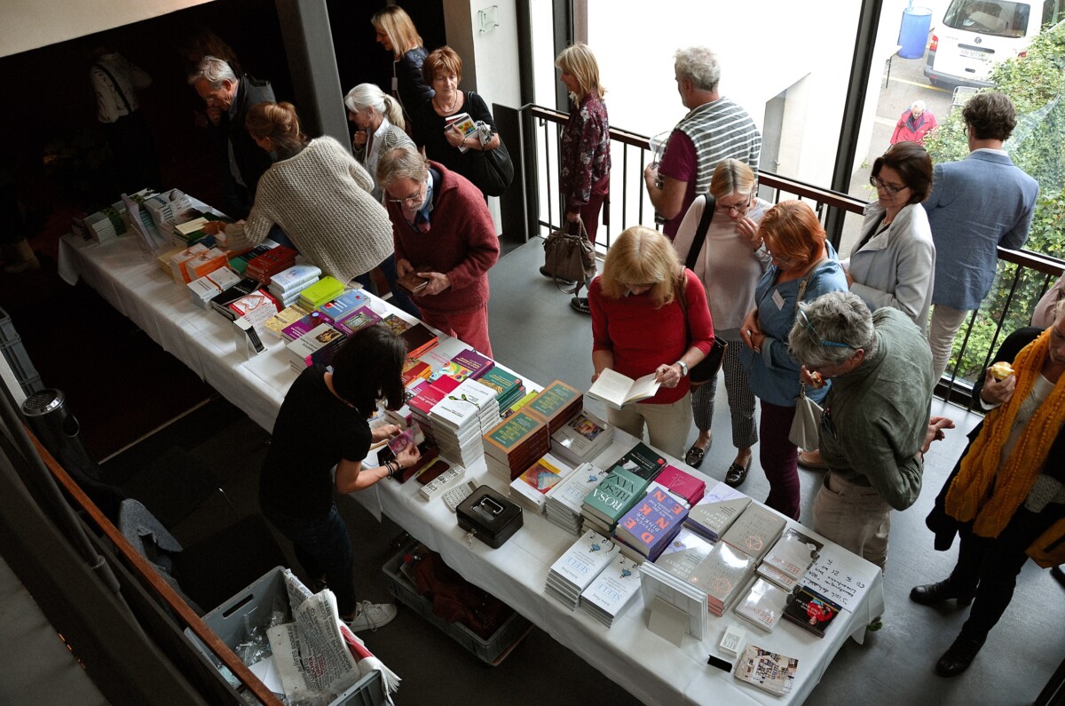 Bücherverkauf am Symposium vom 7. September 2017
